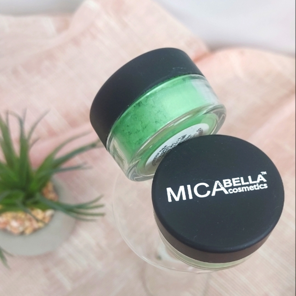 1 New 1 .1oz MICA Bella Cosmetics eyeshadow